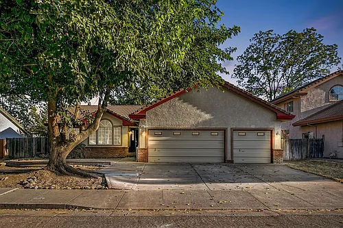 318 Village Cir Photo 1