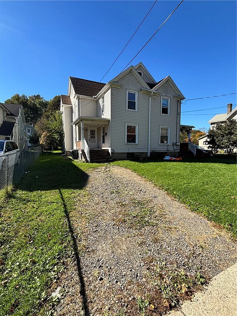 3 bed, 1.0 bath, 2448 sqft, $1,200 — Photo 1