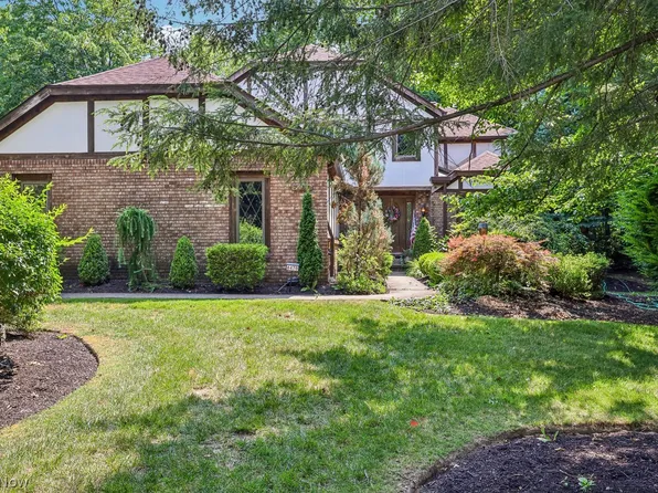 6470 Queens Way, Brecksville, OH 44141
