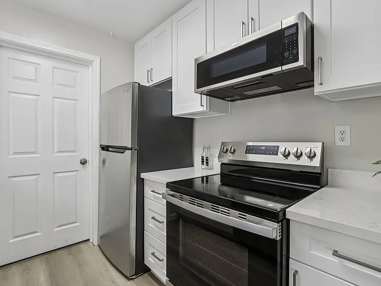 2 bed, 1.0 bath, 840 sqft, $2,245 — Photo 9