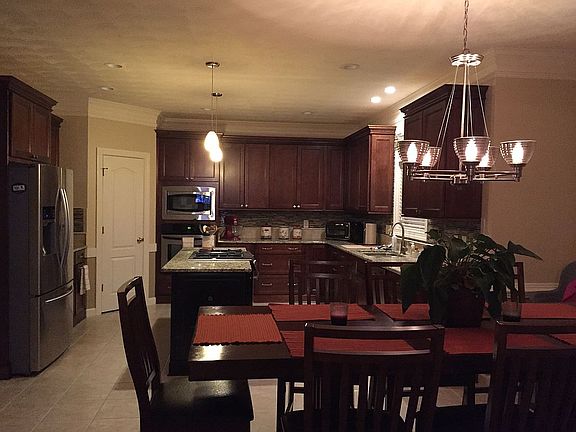 4th image of 1319 Club House Dr