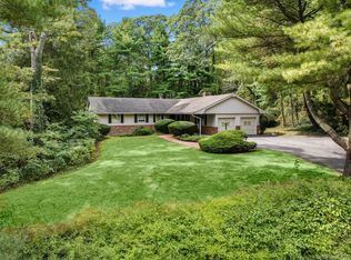 36 Lisa Dr, Dix Hills, NY 11746