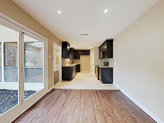 3rd image of 106 Naples Dr