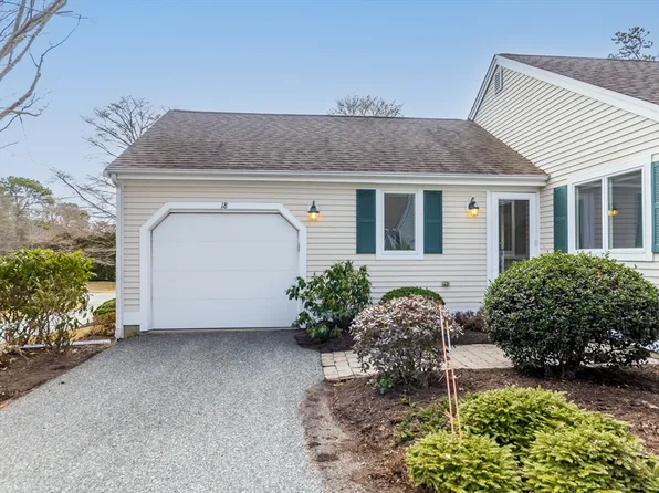 18 Driver Ln Unit 18, Mashpee, MA 02649