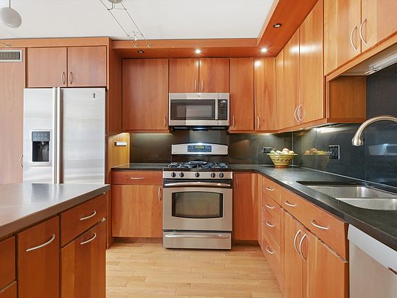 4th image of 850 N Dewitt Pl APT 9J