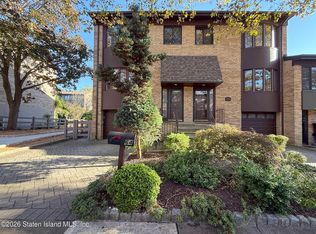 64 Claradon Ln, Staten Island, NY 10305