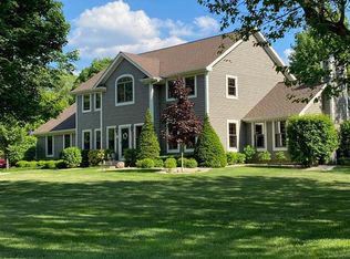 6203 Raintree Dr, Crystal Lake, IL 60012