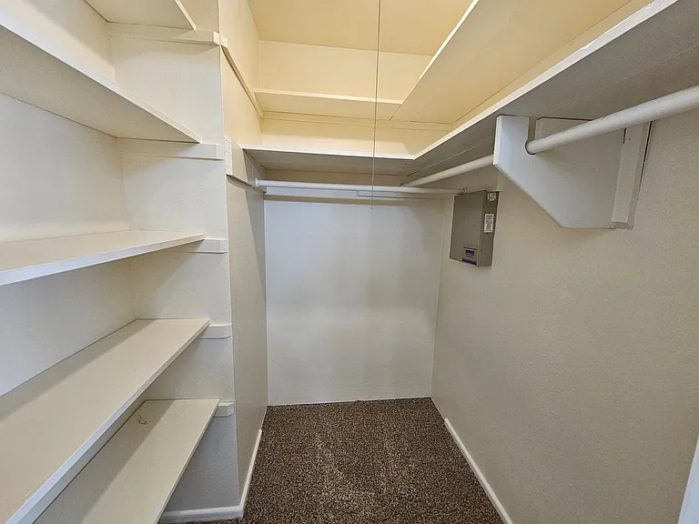 1302 Berkeley Dr — Photo 23