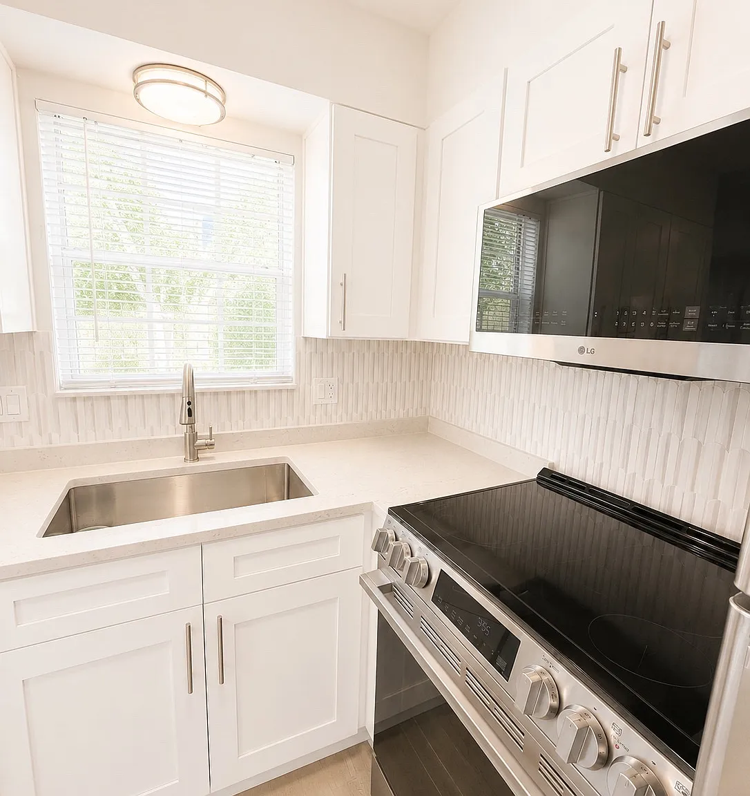 2 bed, 896 sqft, $1,795 — Photo 2