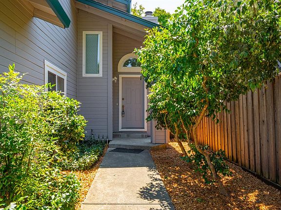3rd image of 2070 Pinercrest Drive