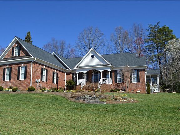 3rd image of 107 Foxcroft Dr