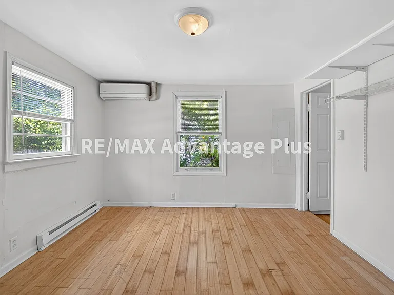 504 Longwood Ave — Photo 9