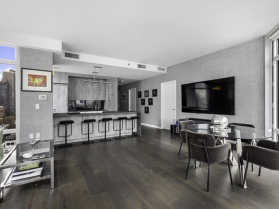 4th image of 207 E 57th St APT 20A