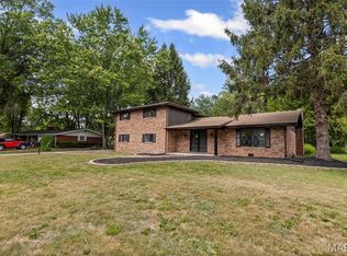 71 Magnolia Dr, Belleville, IL 62221