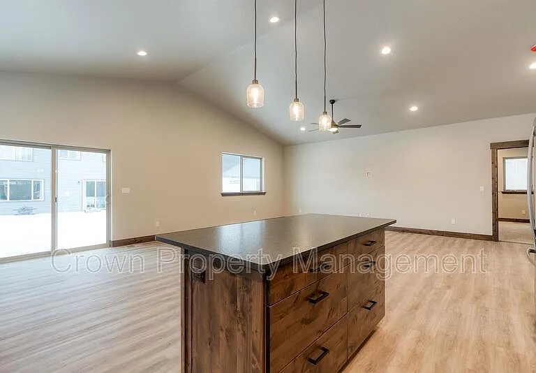 4032 Snowberry Ave — Photo 13