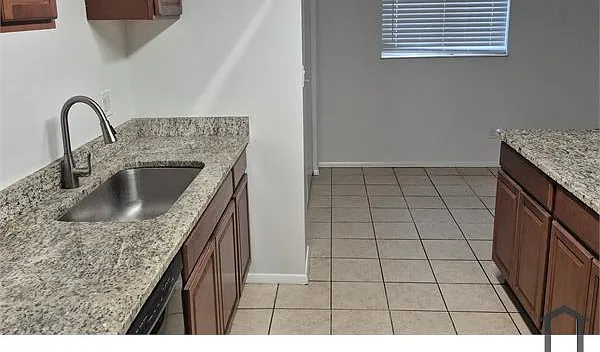 3 bed, 1490 sqft, $2,000 — Photo 3