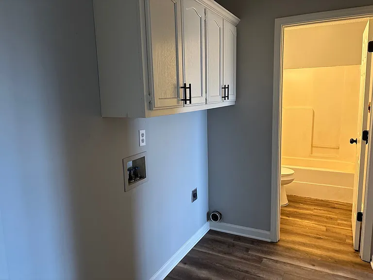 330 Main St #10 — Photo 9