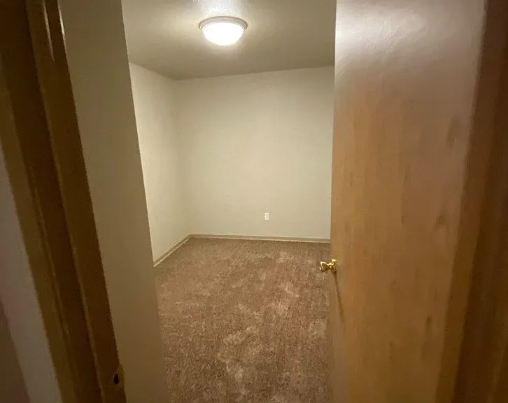 ALLEN CREEK APARTMENTS — Photo 10