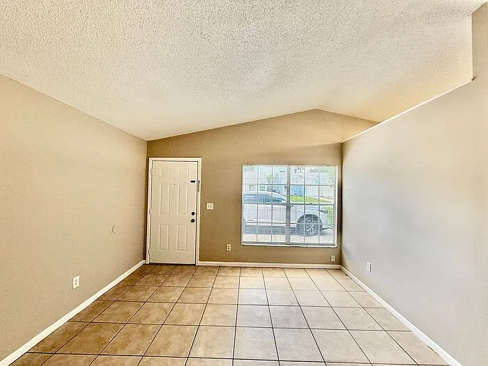 2452 E Illiana St — Photo 5