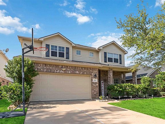 3rd image of 1223 Colonial Manor Dr