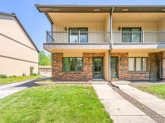 3rd image of 932 Jordan Cir