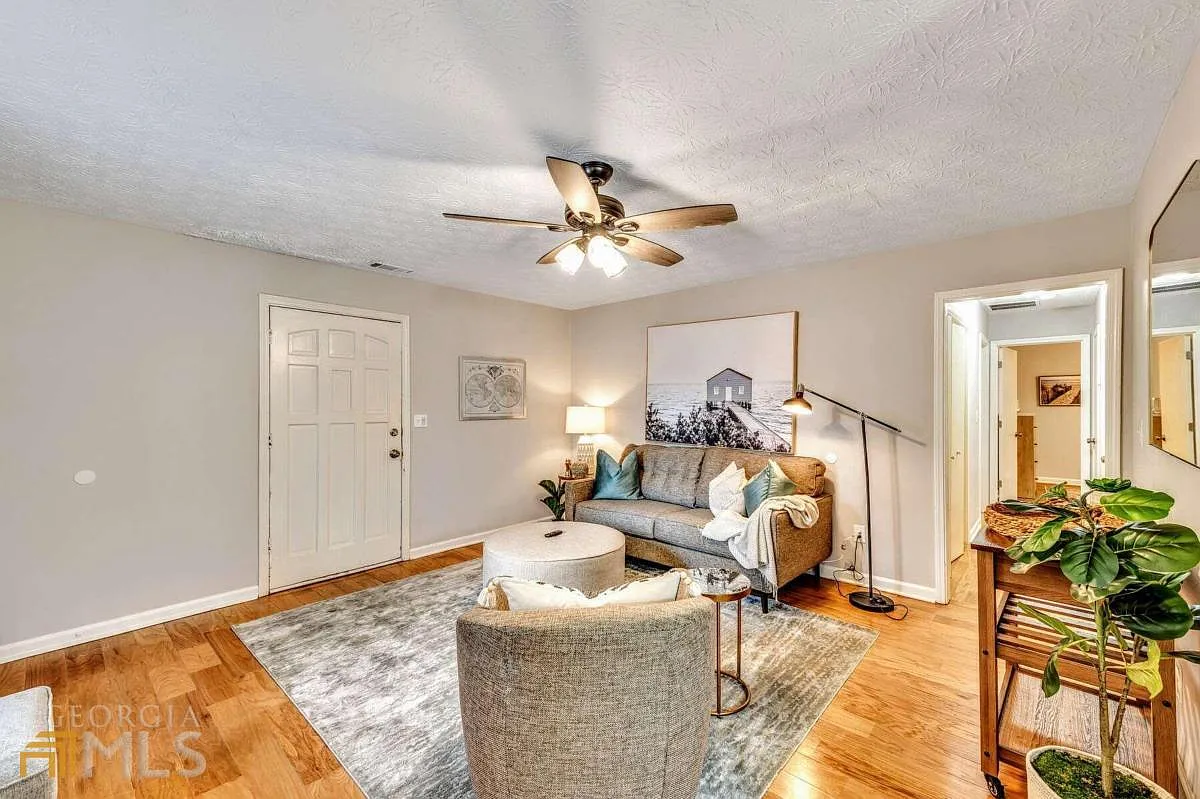 2 bed, 2.0 bath, 100 sqft, $3,400 — Photo 3
