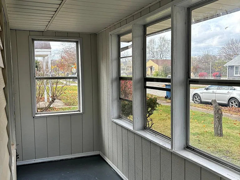 209 E Edgar Ave — Photo 2