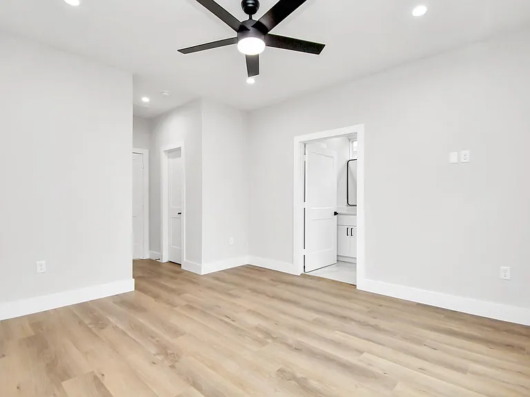 2411 Chew St — Photo 32