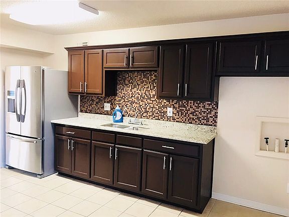 4th image of 3837 Newport Dr