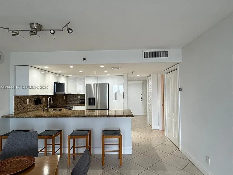 2625 Collins Ave #810 — Photo 15