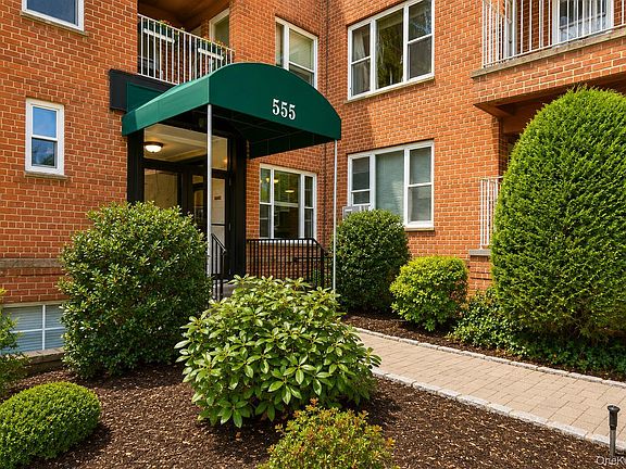 2nd image of 555 Broadway #1i
