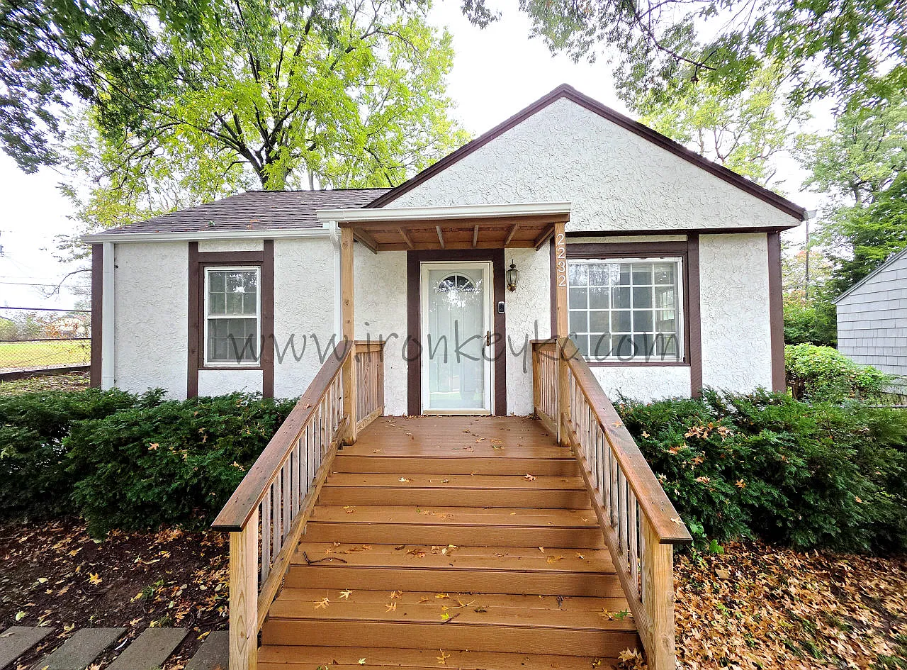 2 bed, 720 sqft, $1,350 — Photo 1
