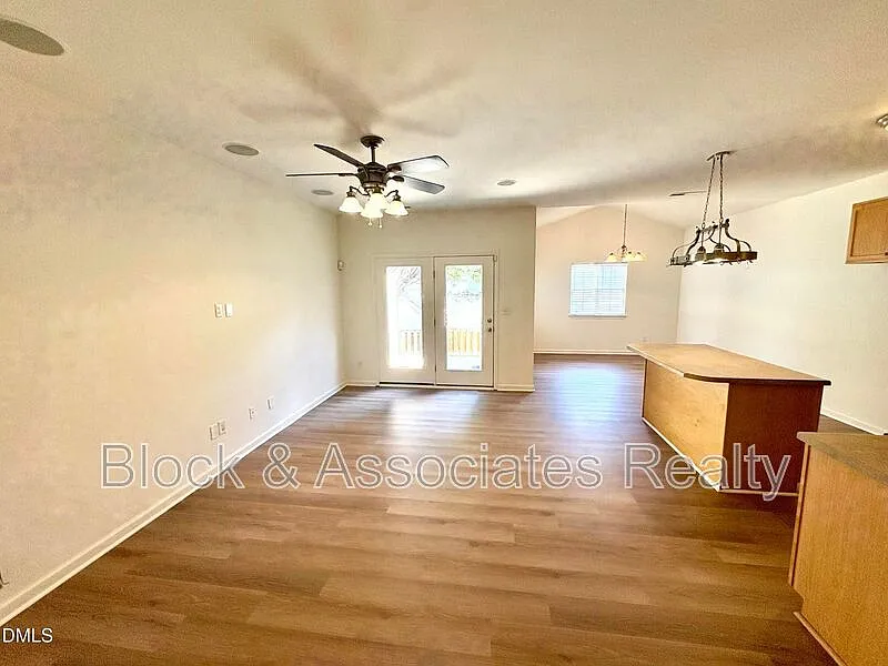 3 bed, 2.5 bath, 1532 sqft, $1,950 — Photo 3