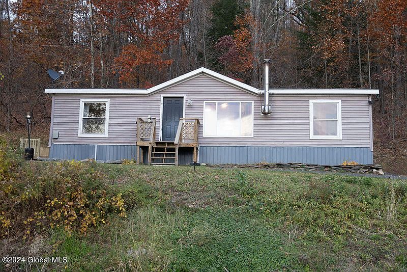 2nd image of 1124 Keyserkill Road