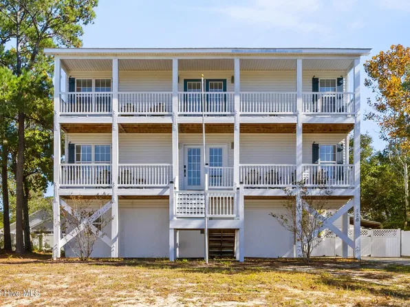 128 NW 10th Street, Oak Island, NC 28465