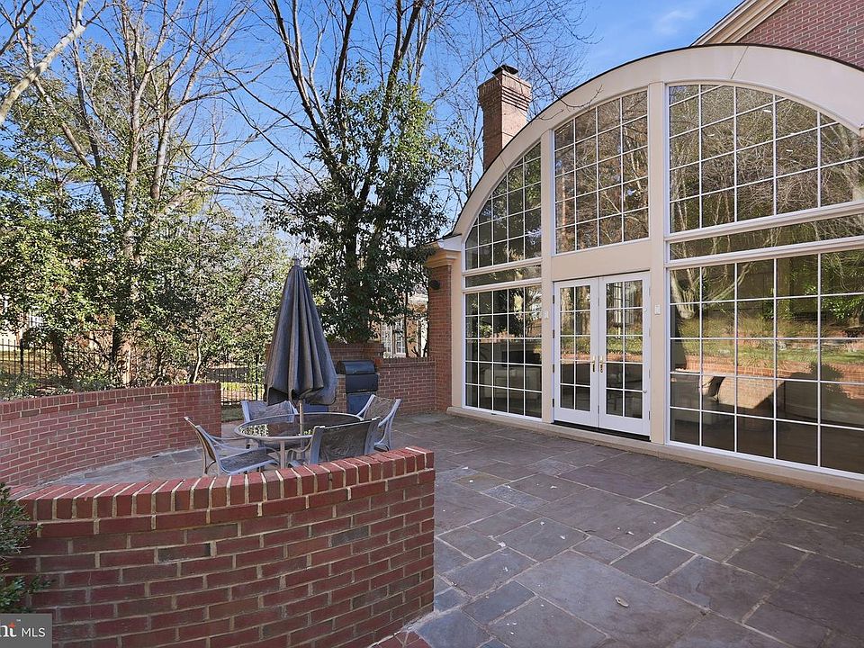 2nd image of 10033 Chartwell Manor Ct