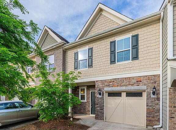 3rd image of 106 Pleasant Glen Ln