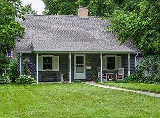 715 6th Ave NW, Mount Vernon, IA 52314