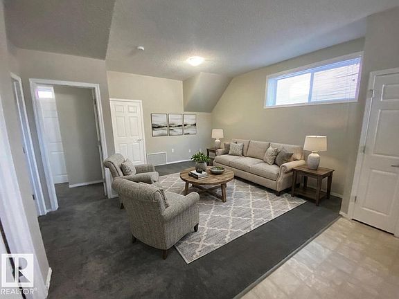 2nd image of 142 Selkirk Pl #122