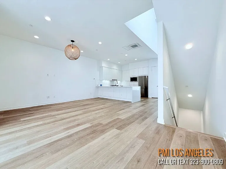 10917 1/2 Otsego St — Photo 22