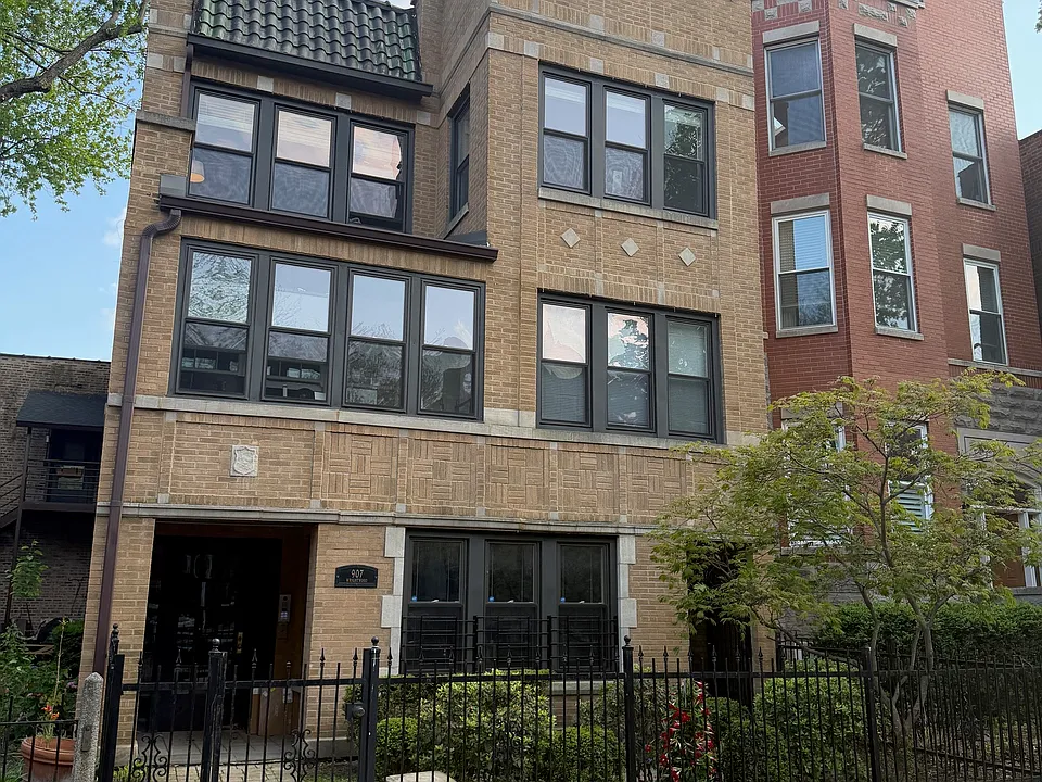 907 W Wrightwood Ave #1