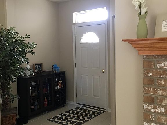 Entry Foyer w/ceramic floor & coat closet
