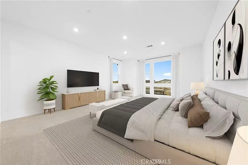 4 bed, 4.5 bath, 3528 sqft, $8,500 — Photo 3