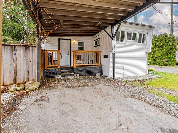 3rd image of 23252 Calvin Cres