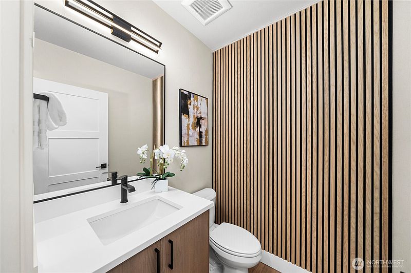 4th image of 539 NW Juniper Street