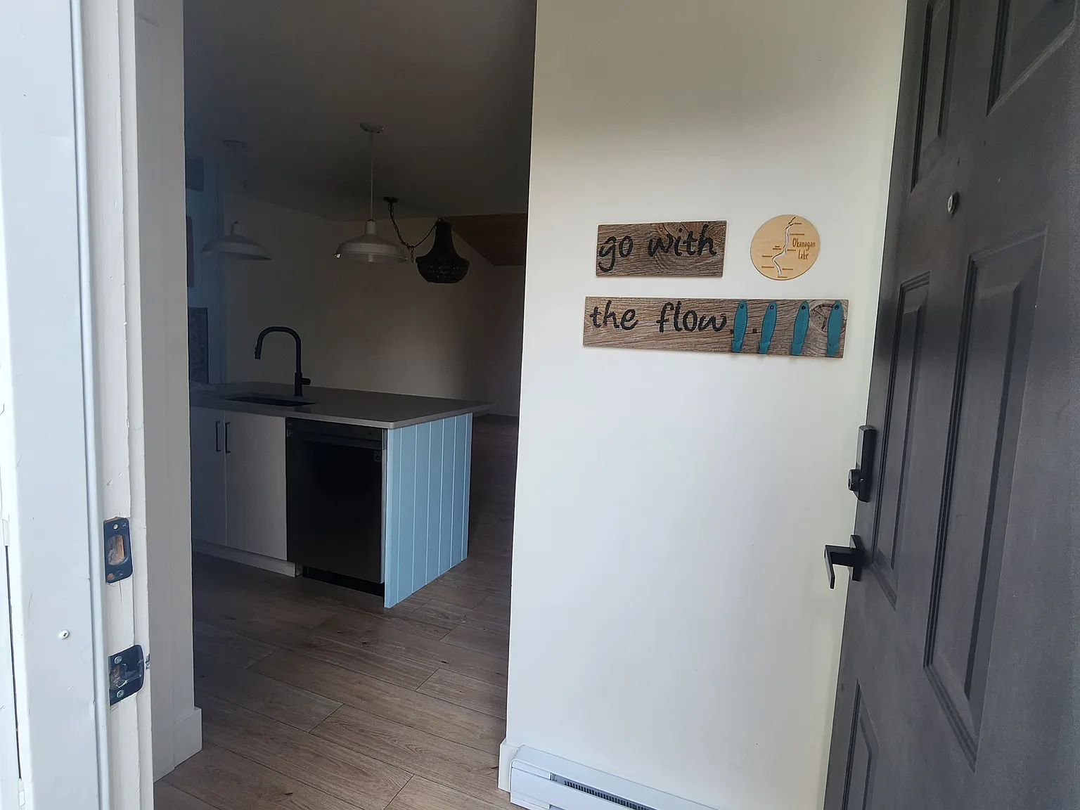 985 Manhattan Dr — Photo 4