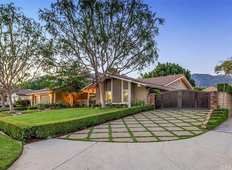 1st image of 13704 De Foe Ave