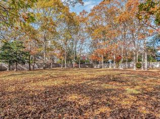 37 Nemasket Rd, Falmouth, MA 02540