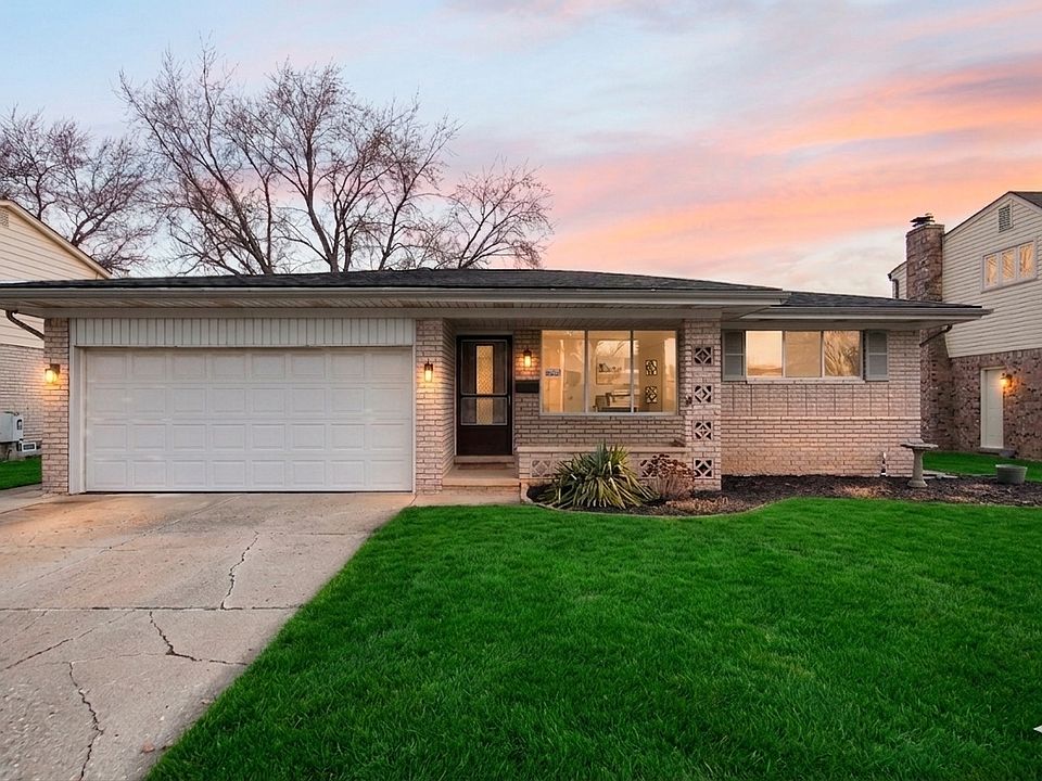 1st image of 2995 Groves Dr