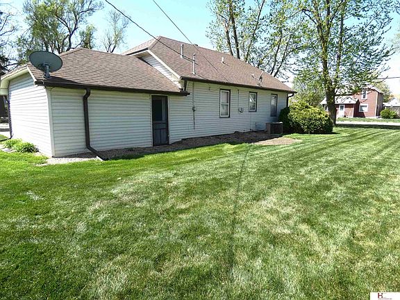 4th image of 420 Maple St